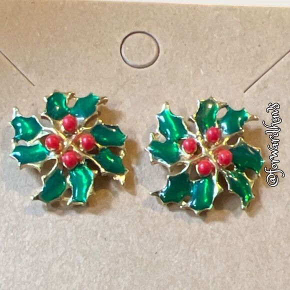 Bundle Sale 3 for $15 | Vintage Poinsettia Earrings - Picture 7 of 9